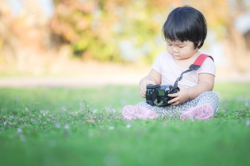 Genetic Variants of the FADS Gene Cluster and ELOVL Gene Family, Colostrums LC-PUFA Levels, Breastfeeding, and Child Cognition